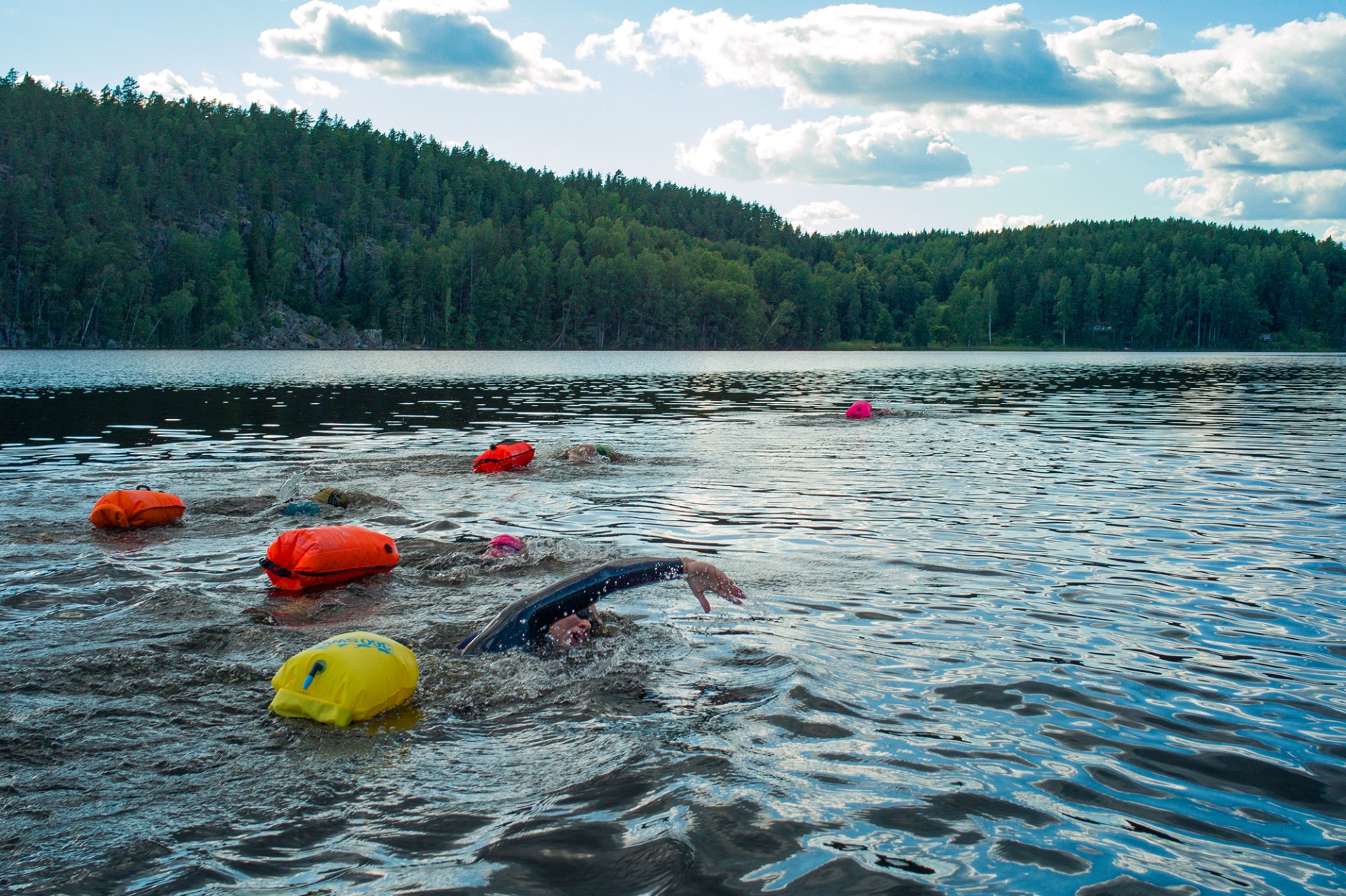 Swimmer Safety Buoy is more common also in competitions.